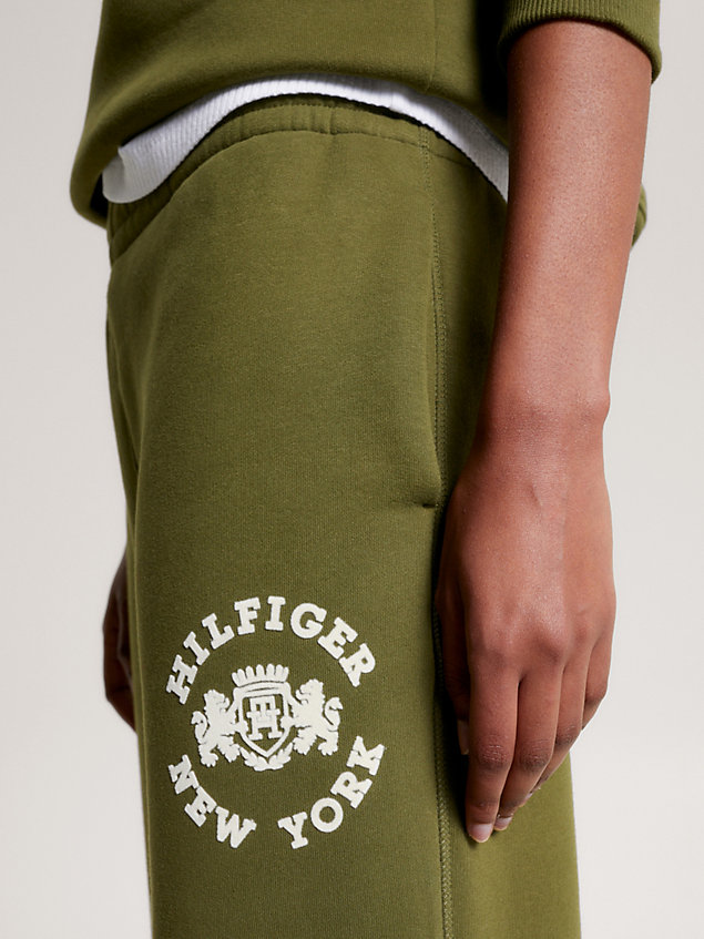 green varsity jogginghose mit geflocktem logo für damen - tommy hilfiger