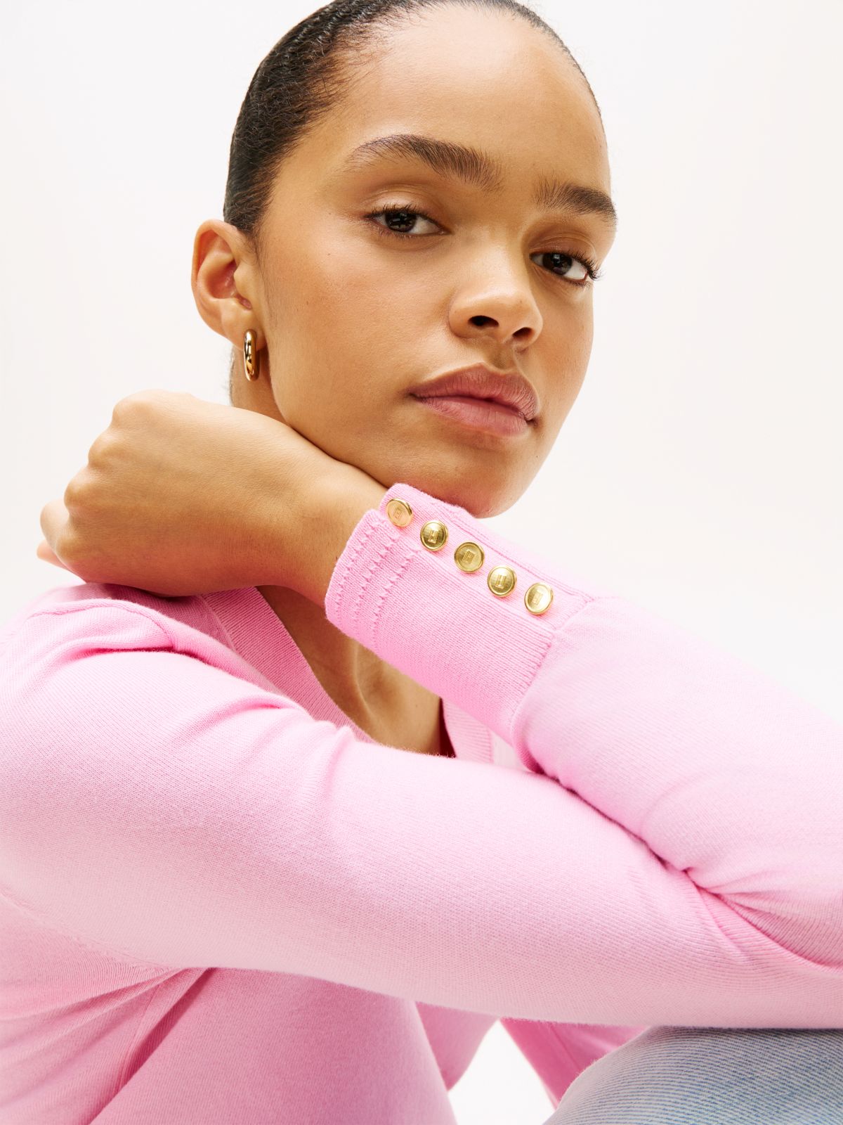 Gold-Tone Button Cuff V-Neck Jumper — Pink