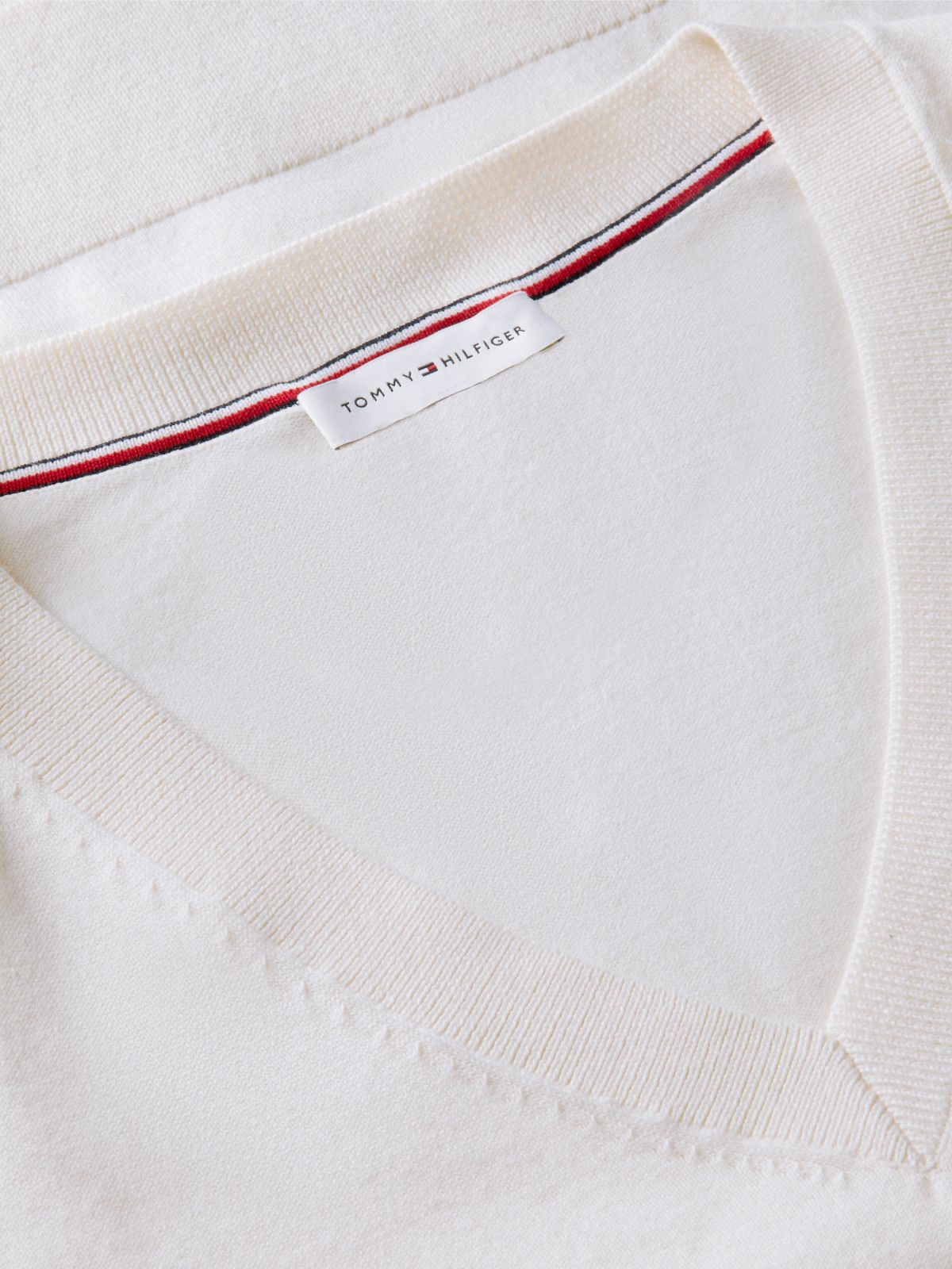 Gold-Tone Button Cuff V-Neck Jumper — White