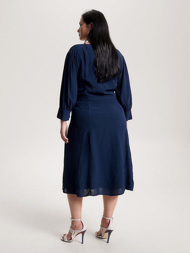 blue curve knielanges kleid mit v-ausschnitt für damen - tommy hilfiger