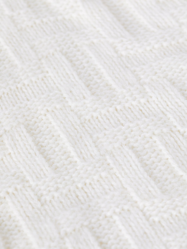 white oversized v-halsvest met ton-sur-ton textuur voor dames - tommy hilfiger