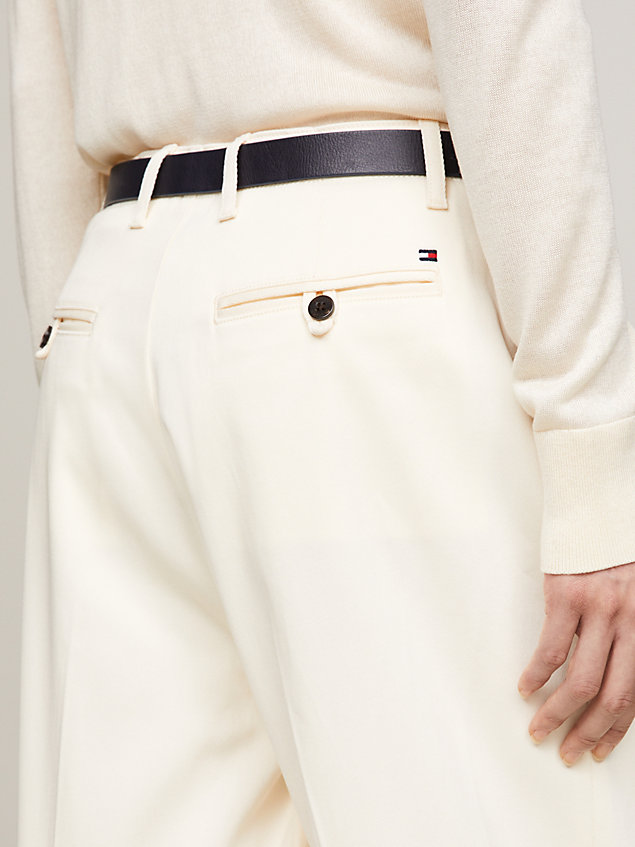beige relaxed fit straight leg chino voor dames - tommy hilfiger