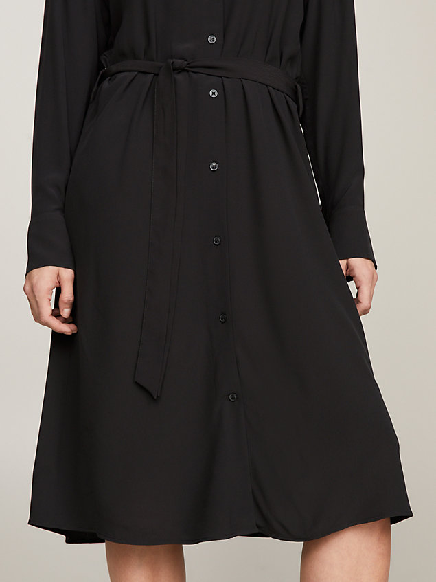 black knielanges hemdkleid aus krepp mit bindegürtel für damen - tommy hilfiger