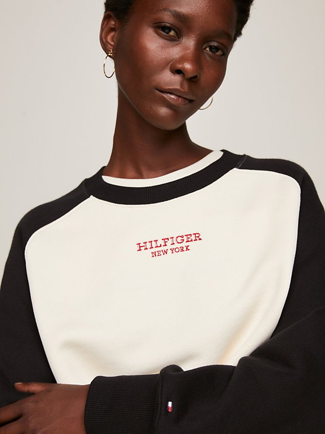 beige luźna bluza z blokami kolorów i logo dla kobiety - tommy hilfiger