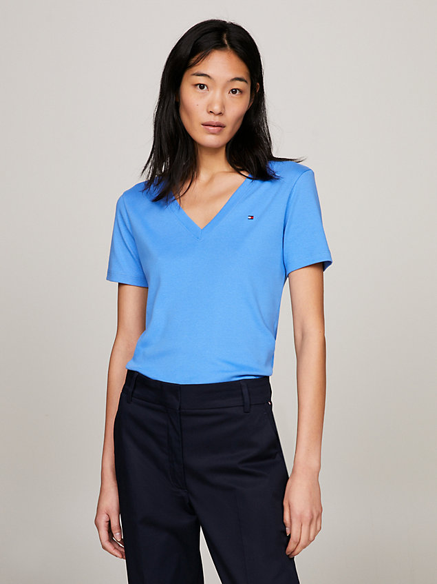 blue gestreiftes slim fit t-shirt mit v-ausschnitt für damen - tommy hilfiger