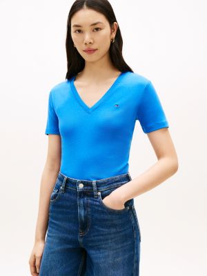 t-shirt slim à col en v et drapeau brodé blue pour femmes tommy hilfiger
