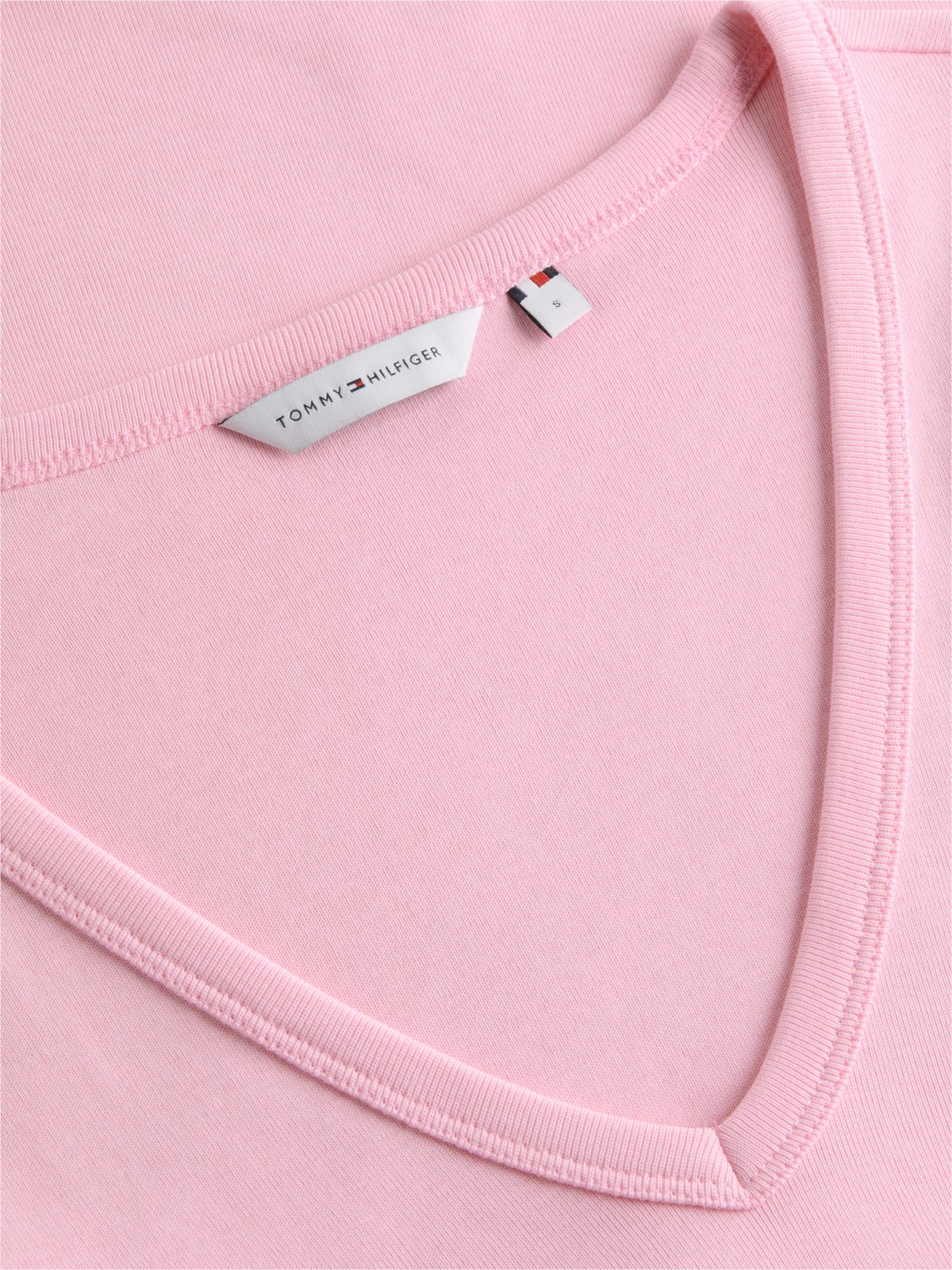 Flag Embroidery Slim V-Neck T-Shirt — Pink