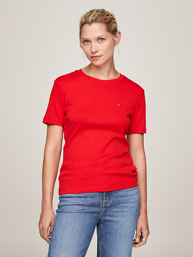 red slim fit geribd t-shirt met geborduurde vlag voor dames - tommy hilfiger