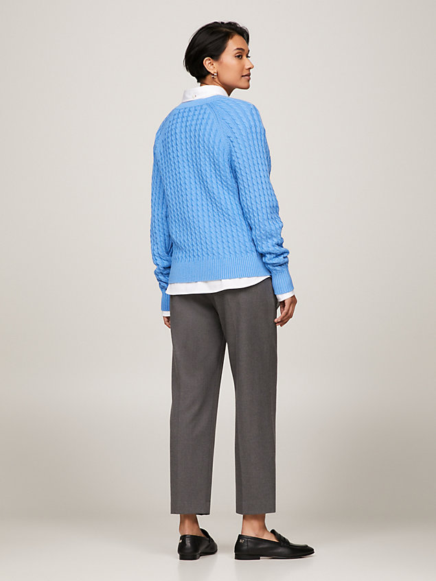 blue kabelgebreide relaxed fit trui met v-hals voor dames - tommy hilfiger