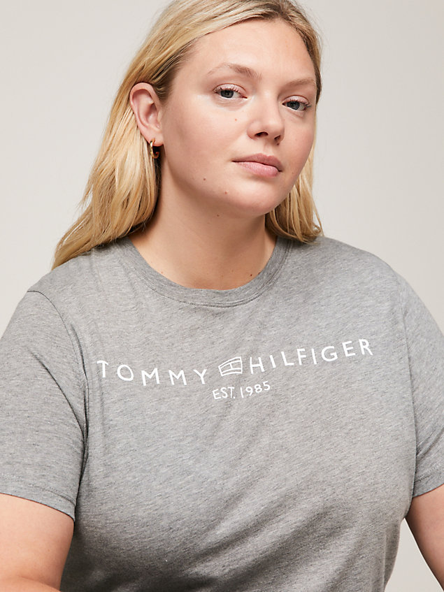 grey t-shirt curve z okrągłym dekoltem i logo dla kobiety - tommy hilfiger