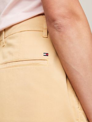 minigonna chino tinta in capo con bandierina beige da donne tommy hilfiger