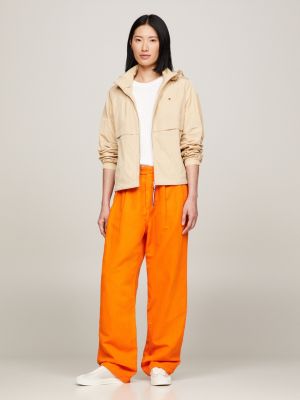 beige leichtgewichtige kapuzen-windjacke mit flag für damen - tommy hilfiger