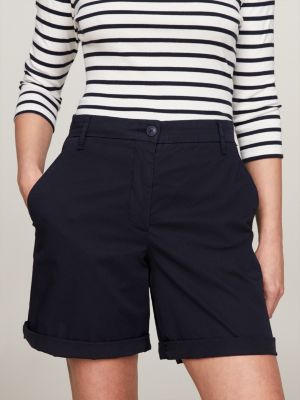 Mom Fit Chino Krempelshorts mit Stuckfarbung Blau Tommy Hilfiger