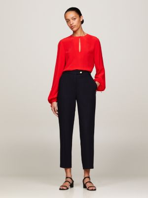 blue slim straight fit hose mit goldfarbenem knopf für damen - tommy hilfiger