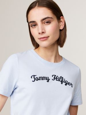 t-shirt con logo in corsivo ricamato blu da donne tommy hilfiger