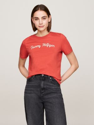 t-shirt con logo in corsivo ricamato rosso da donne tommy hilfiger