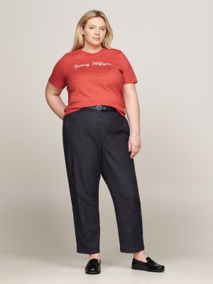 t-shirt curve con logo in corsivo ricamato rosso da donne tommy hilfiger