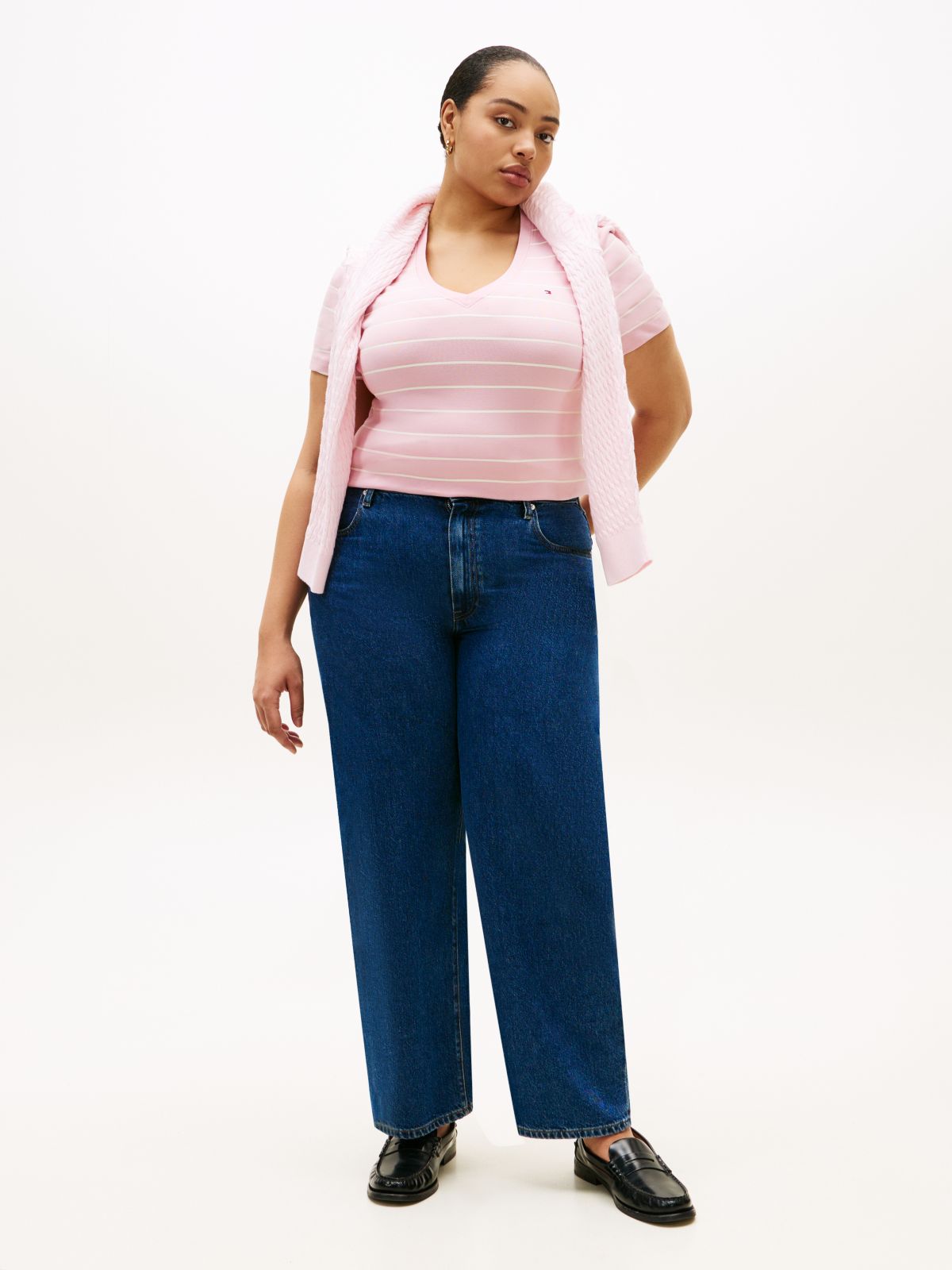 Curve Flag Embroidery V-Neck Slim T-Shirt — Pink