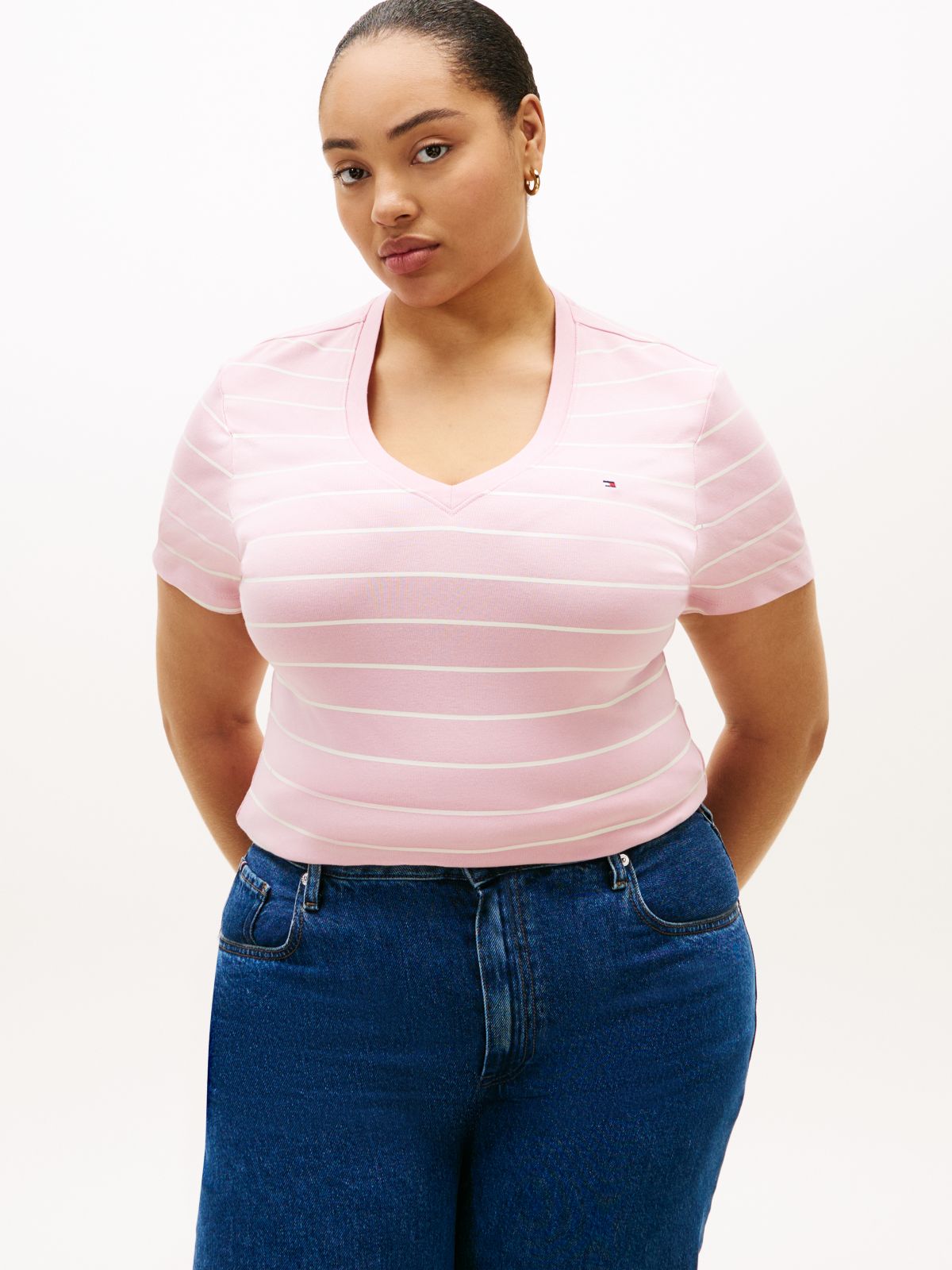 Curve Flag Embroidery V-Neck Slim T-Shirt — Pink