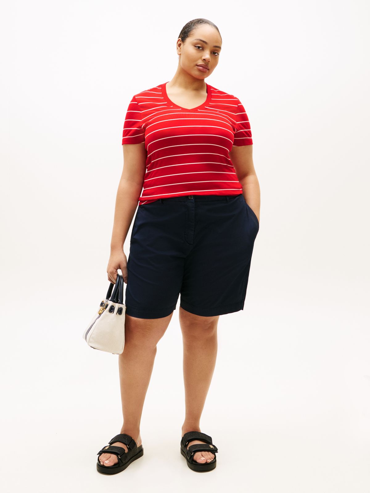 Curve Flag Embroidery V-Neck Slim T-Shirt — Red