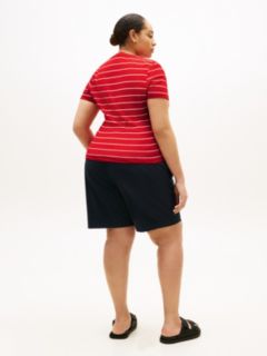 Curve Flag Embroidery V-Neck Slim T-Shirt — Red 4