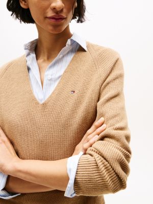 pull en maille torsadée à col en v marron pour femmes tommy hilfiger