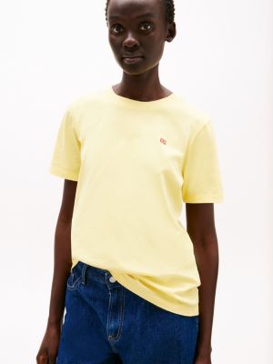 yellow t-shirt met contrasterende hilfiger-vlag voor dames - tommy hilfiger