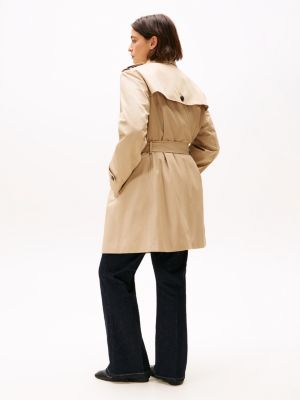 bruin curve waterafstotende trenchcoat voor dames - tommy hilfiger