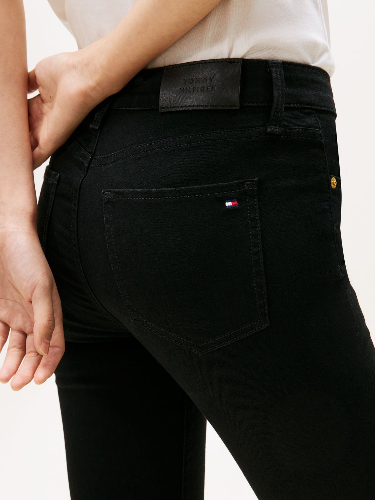 Como Mid Rise Skinny Black Jeans — Black