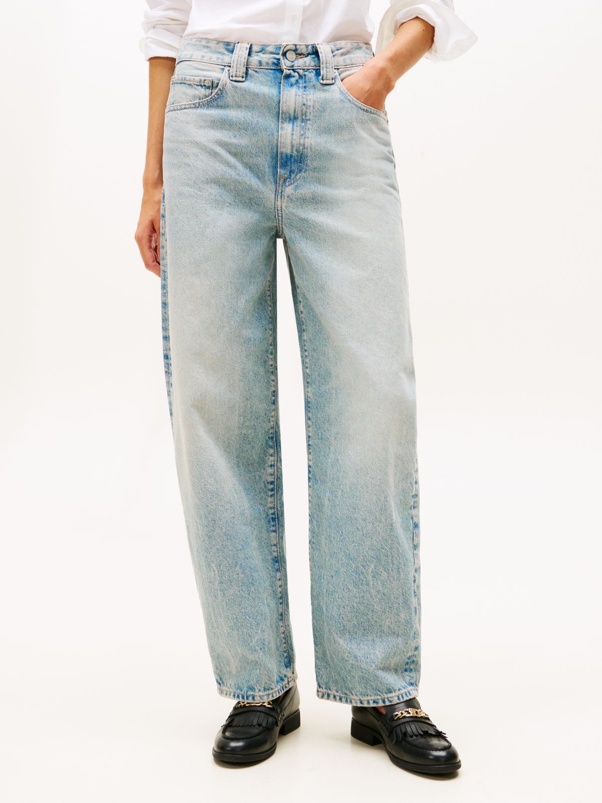 Mid Rise Relaxed Barrel Leg Jeans — Blue