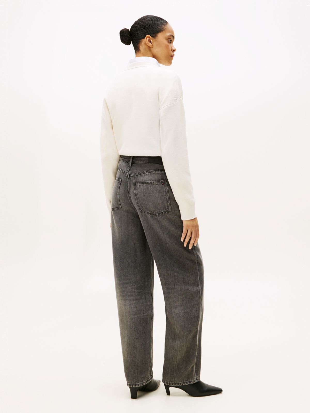 Mid Rise Relaxed Barrel Leg Jeans — Grey