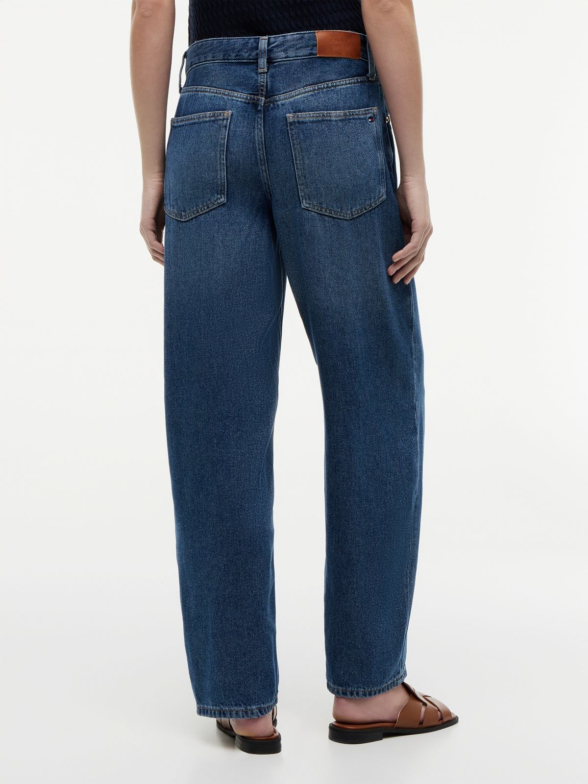 Mid Rise Barrel Leg Jeans — Blue