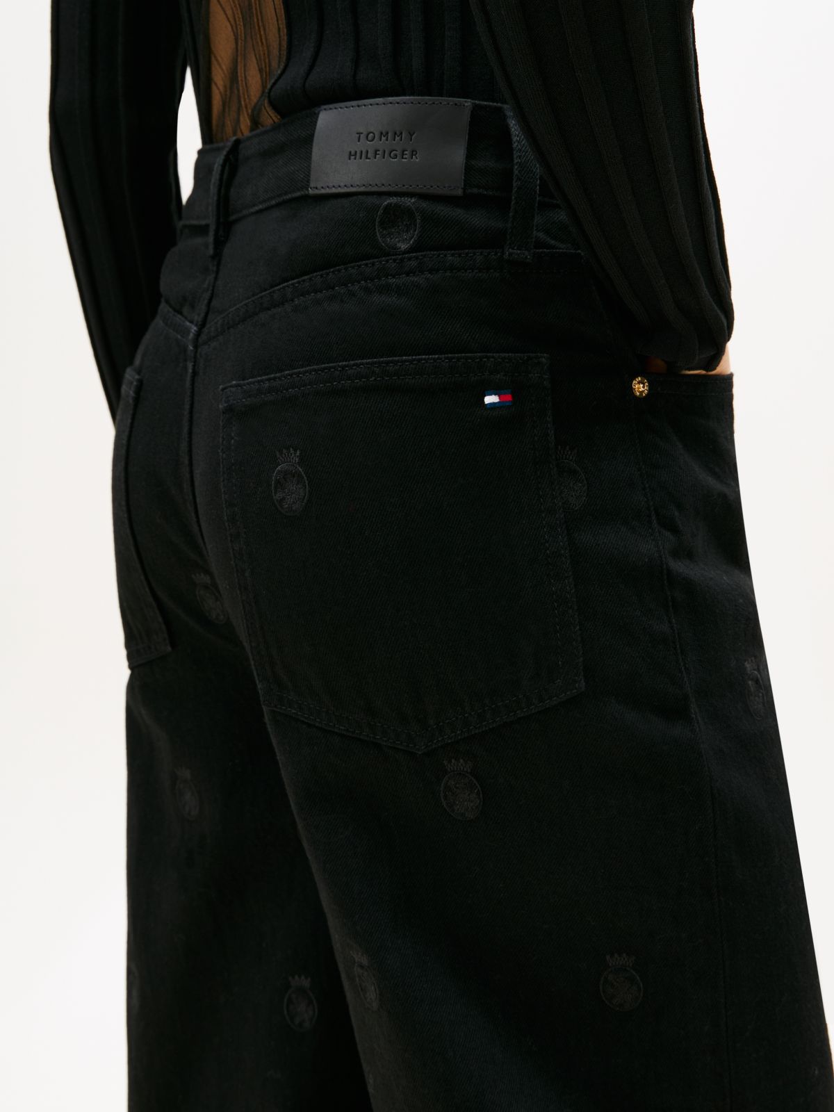 Mid Rise Barrel Leg Black Jeans — Black