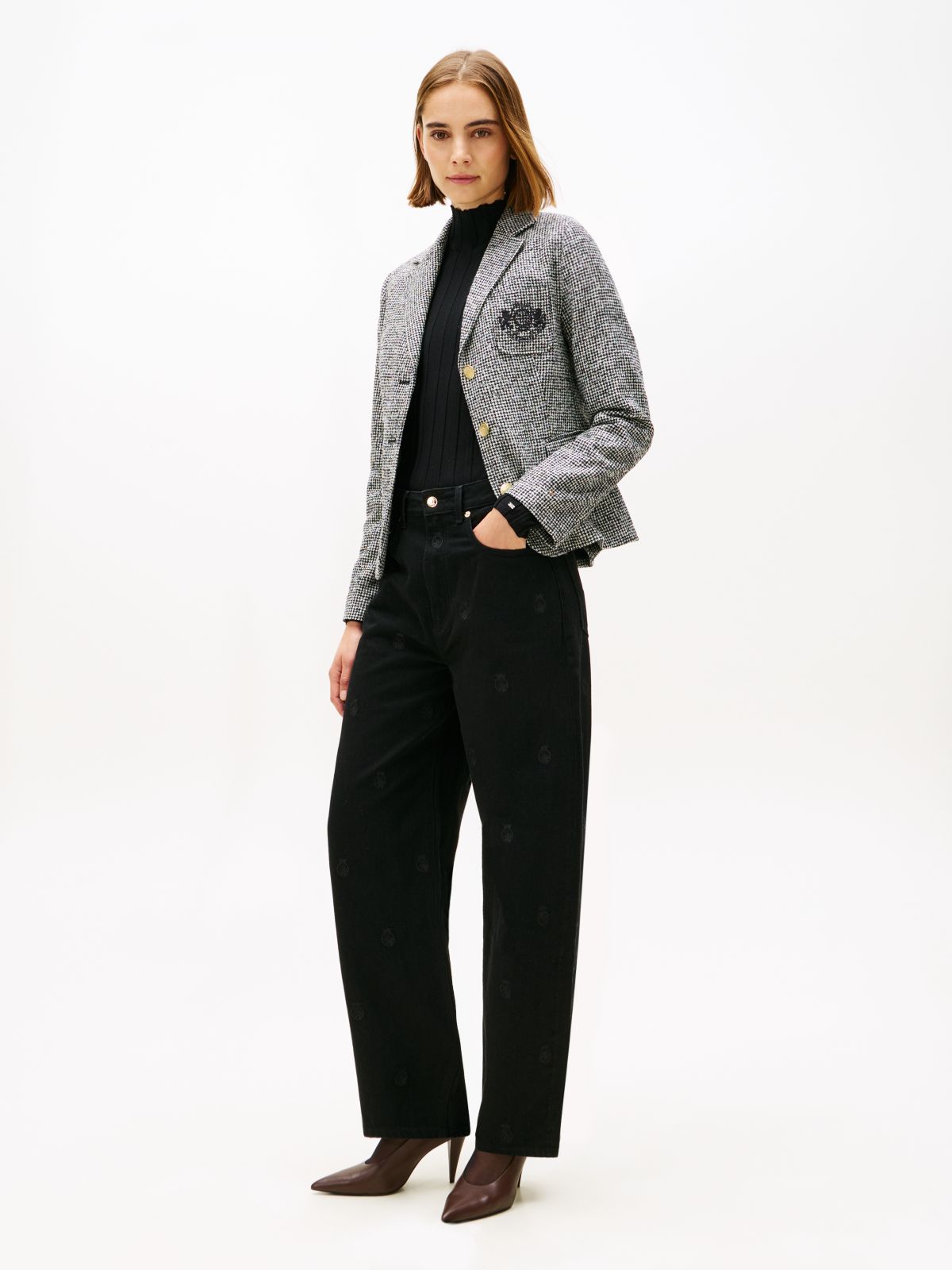 Mid Rise Barrel Leg Black Jeans — Black