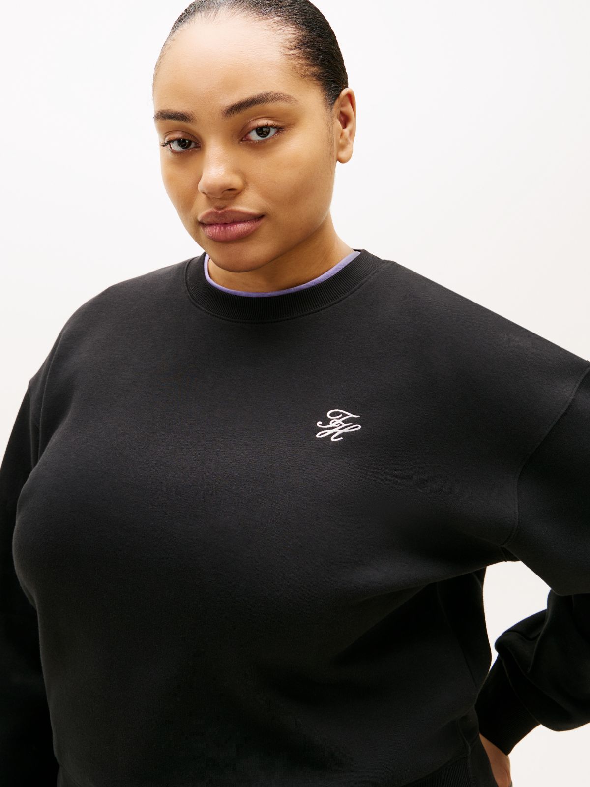 Curve Logo Embroidery Flex Fleece Sweatshirt — Black