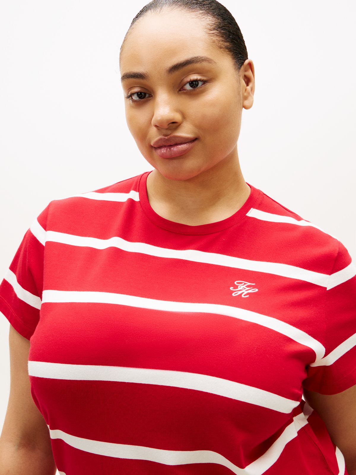 Curve Logo Embroidery Jersey Crew Neck T-Shirt — Red