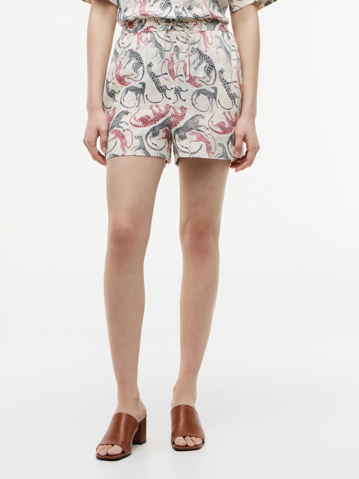 Flag Embroidery Pure Linen Shorts — Beige