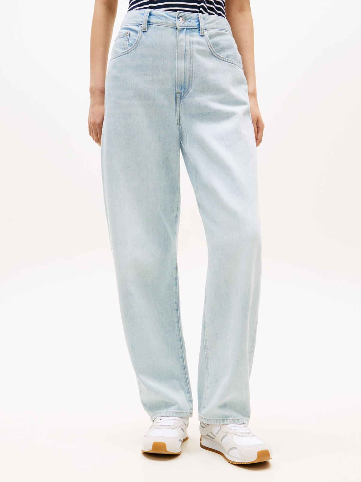 Mid Rise Tapered Barrel Leg Jeans — Blue