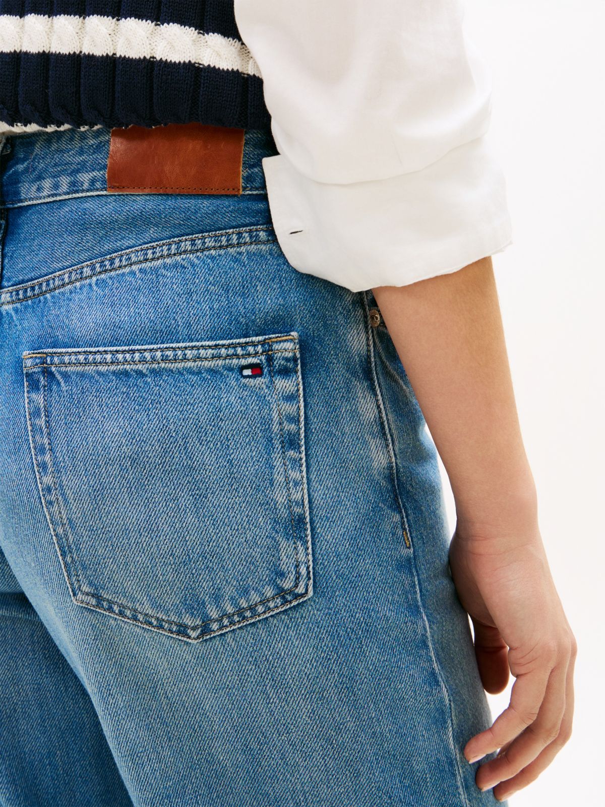 Mid Rise Loose Straight Leg Jeans — Blue