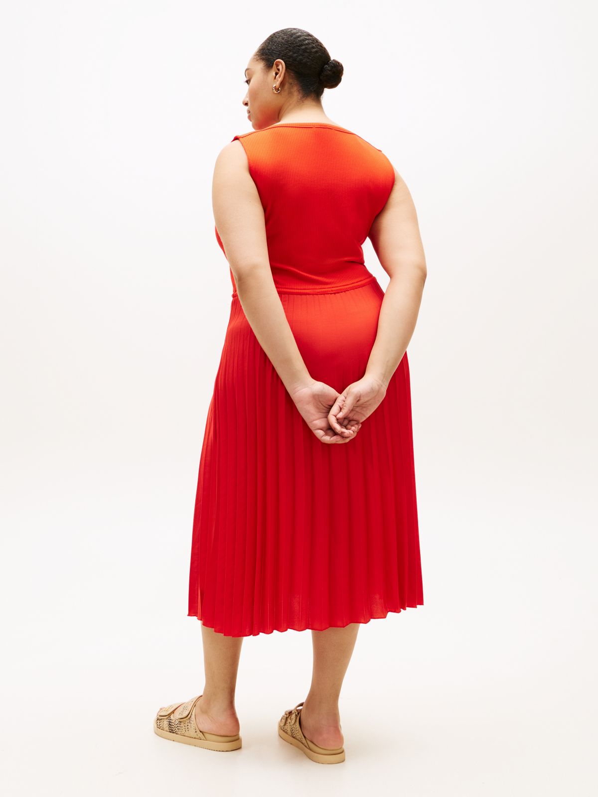 Curve Pleated Sleeveless Slim Midi Dress — Orange