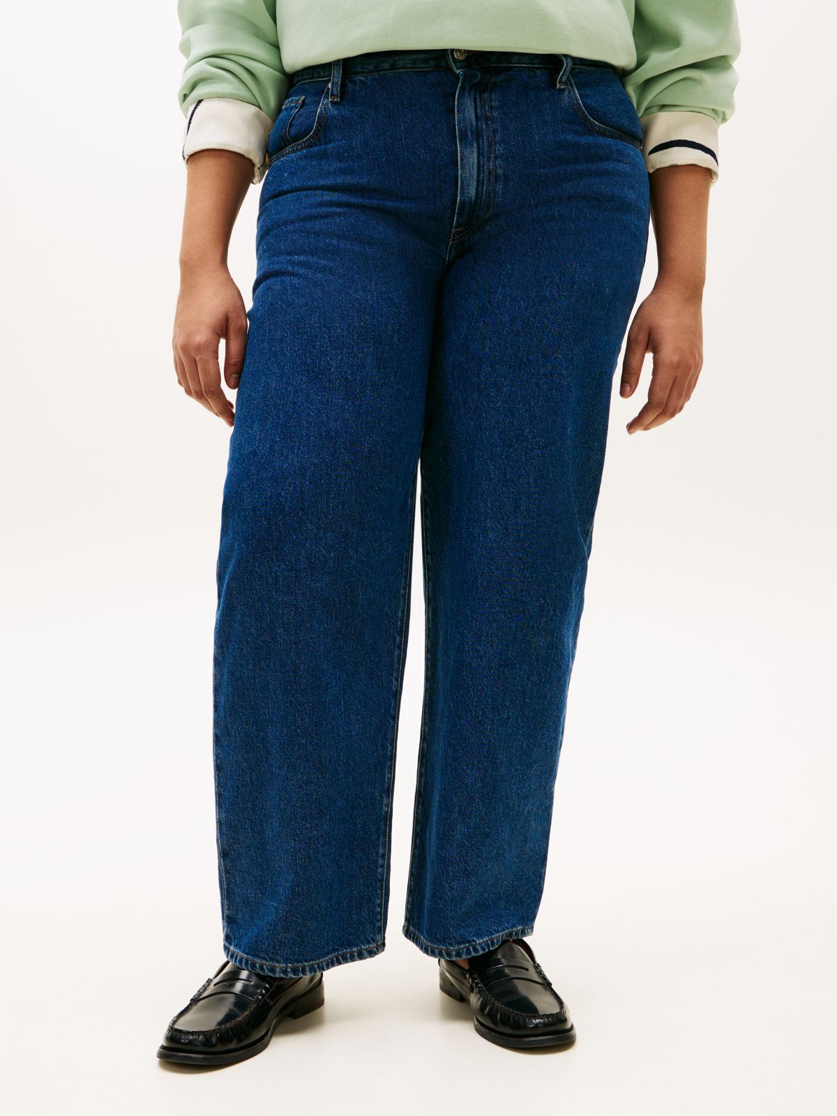 Curve High Rise Tapered Barrel Leg Jeans — Blue