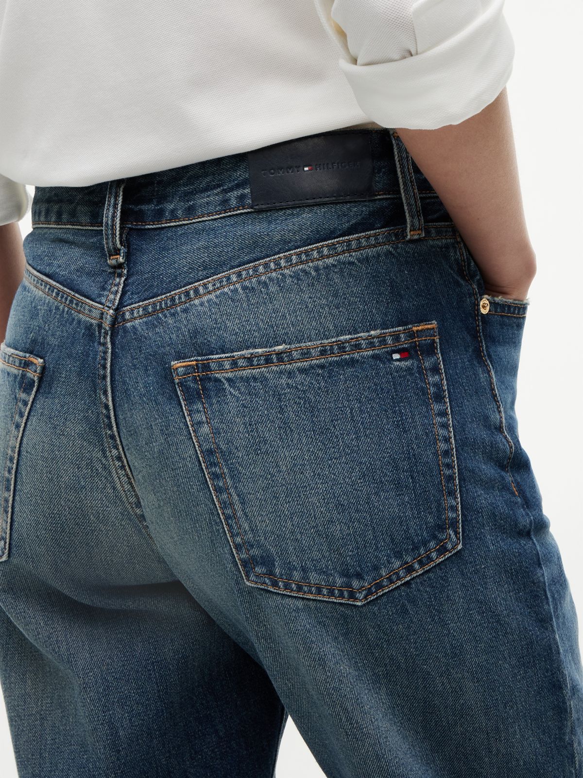 Gold-Tone Button Mid Rise Loose Straight Jeans — Blue
