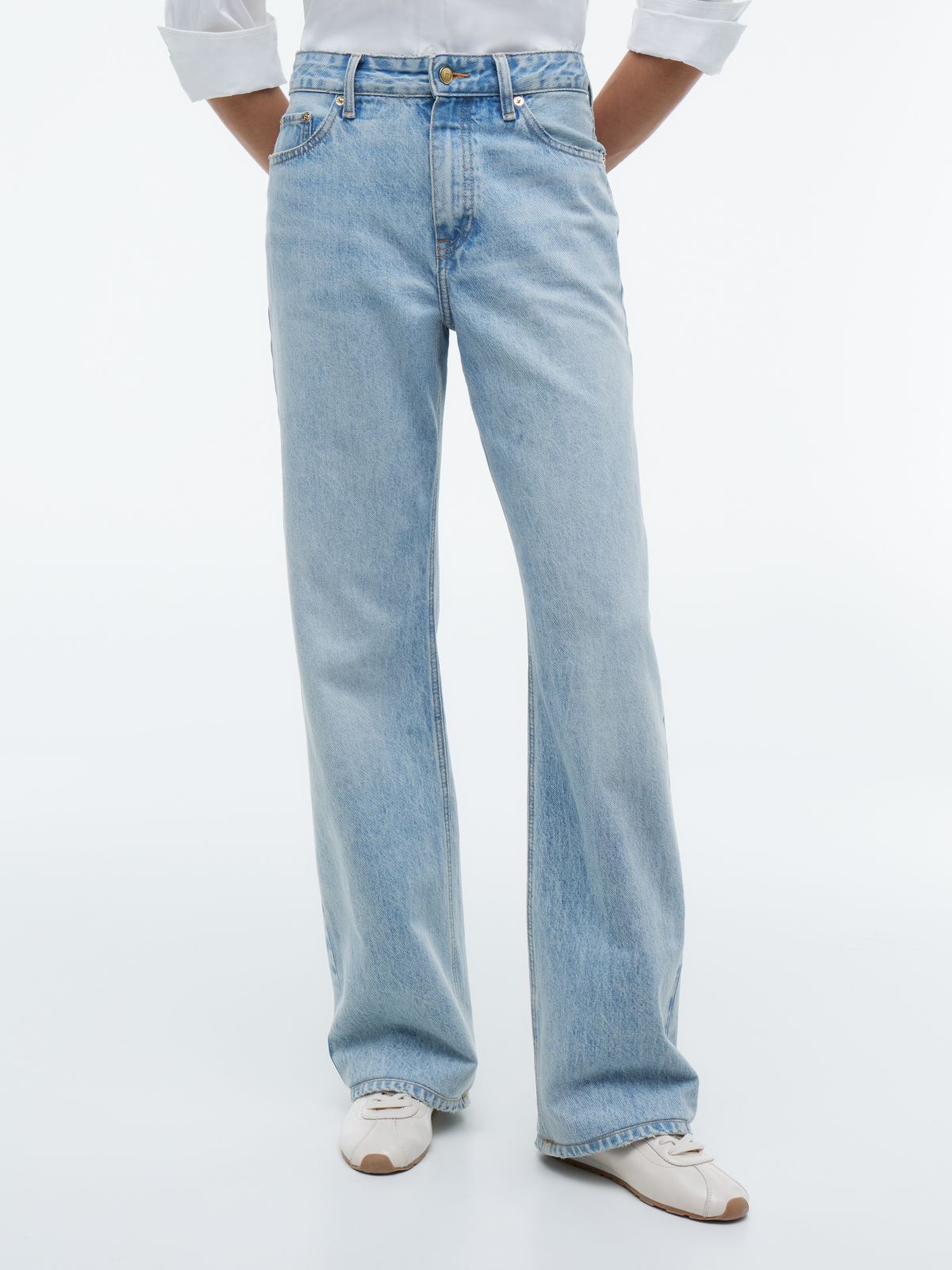 Gold-Tone Button Mid Rise Loose Straight Jeans — Blue