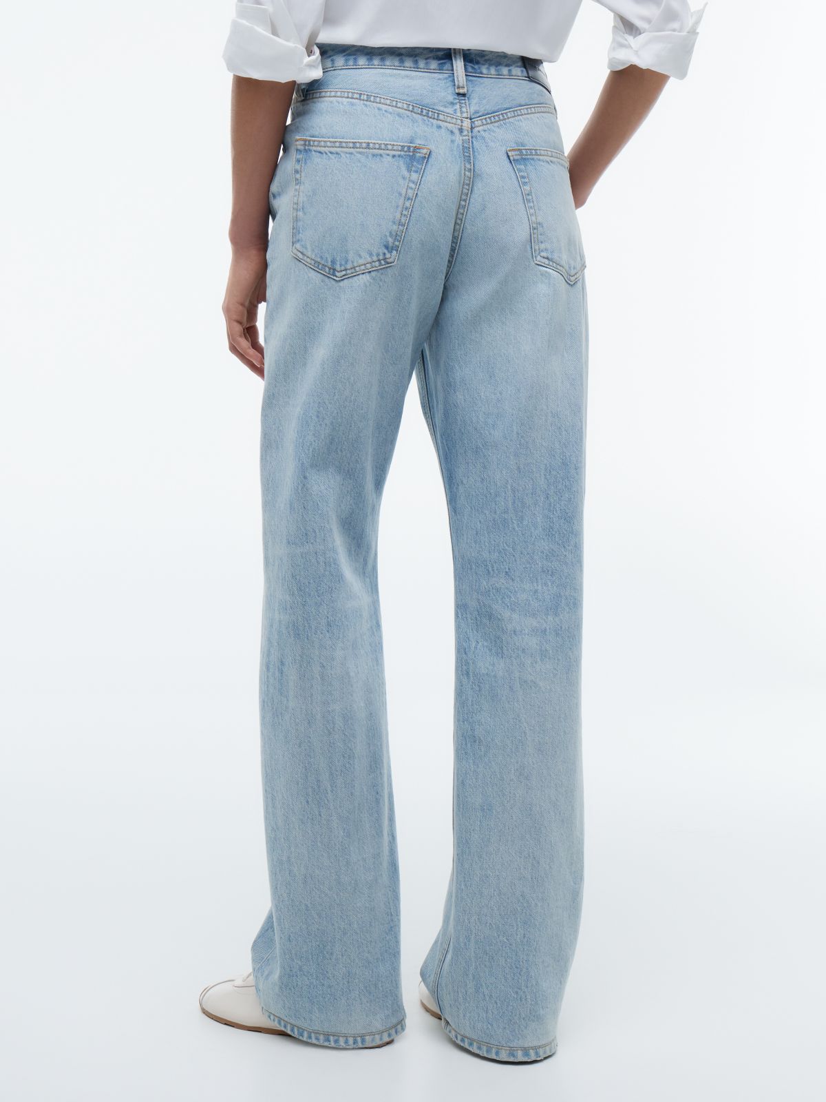 Gold-Tone Button Mid Rise Loose Straight Jeans — Blue