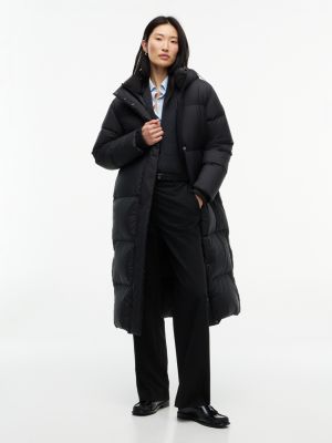 black wasserabweisender longline-daunenmantel mit kapuze für damen - tommy hilfiger