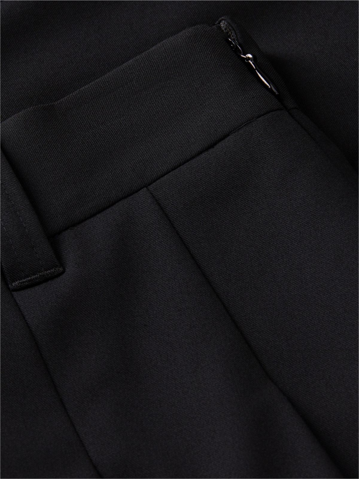 Metal Flag Pleated Skirt — Black