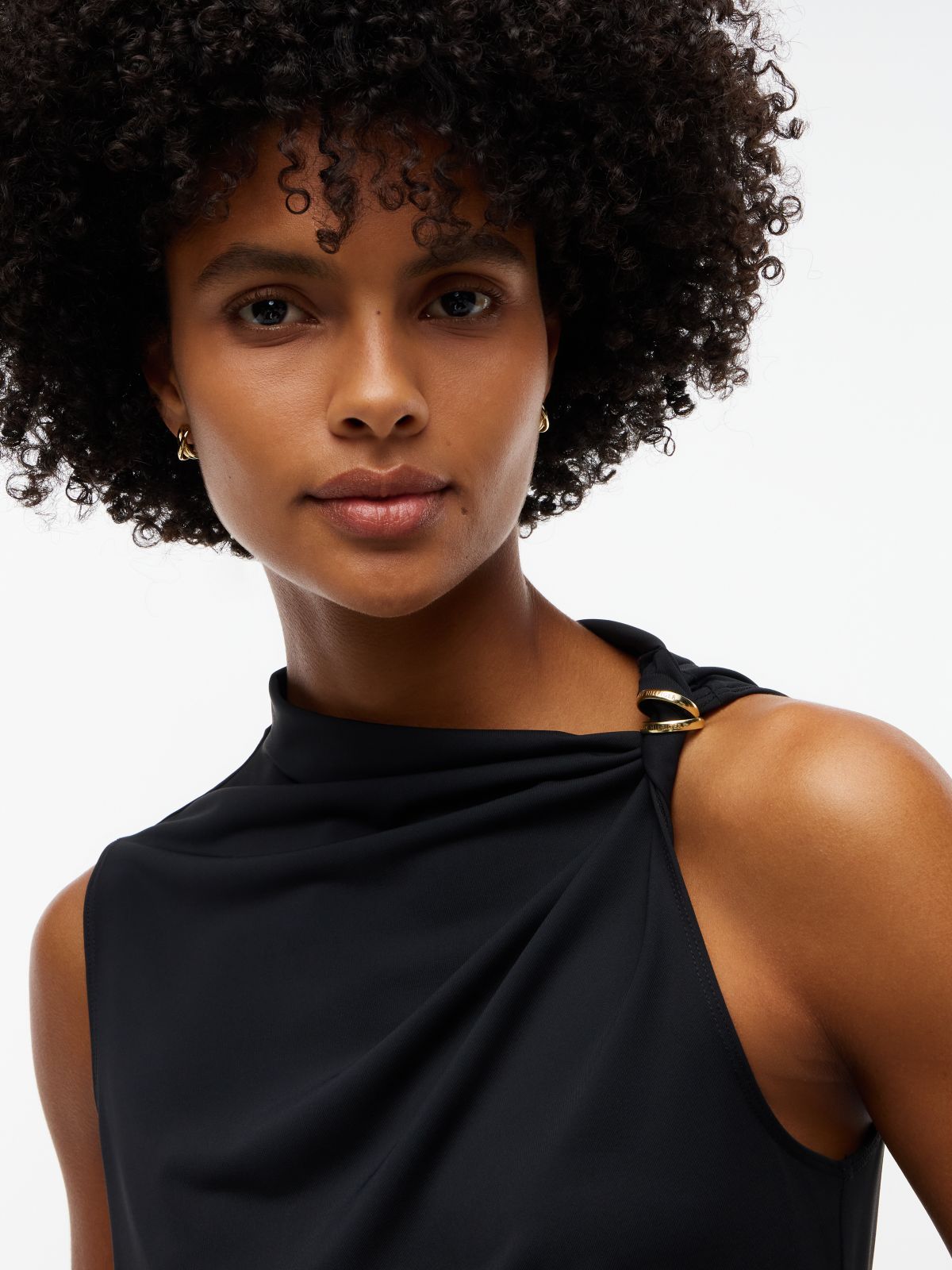 Crepe Slim Twist Sleeveless Top — Black