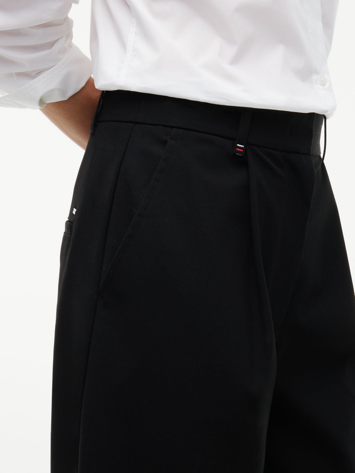 Travel Button Cuff Barrel Trousers — Black